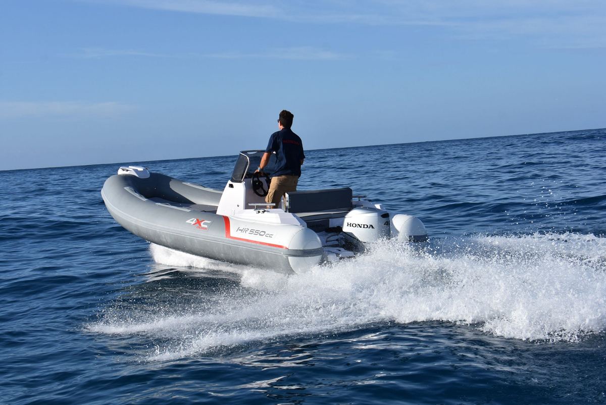Gommone in velocità